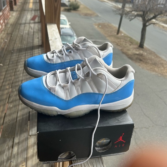Air Jordan 11 Low Carolina Size 9.5 - Picture 3 of 5